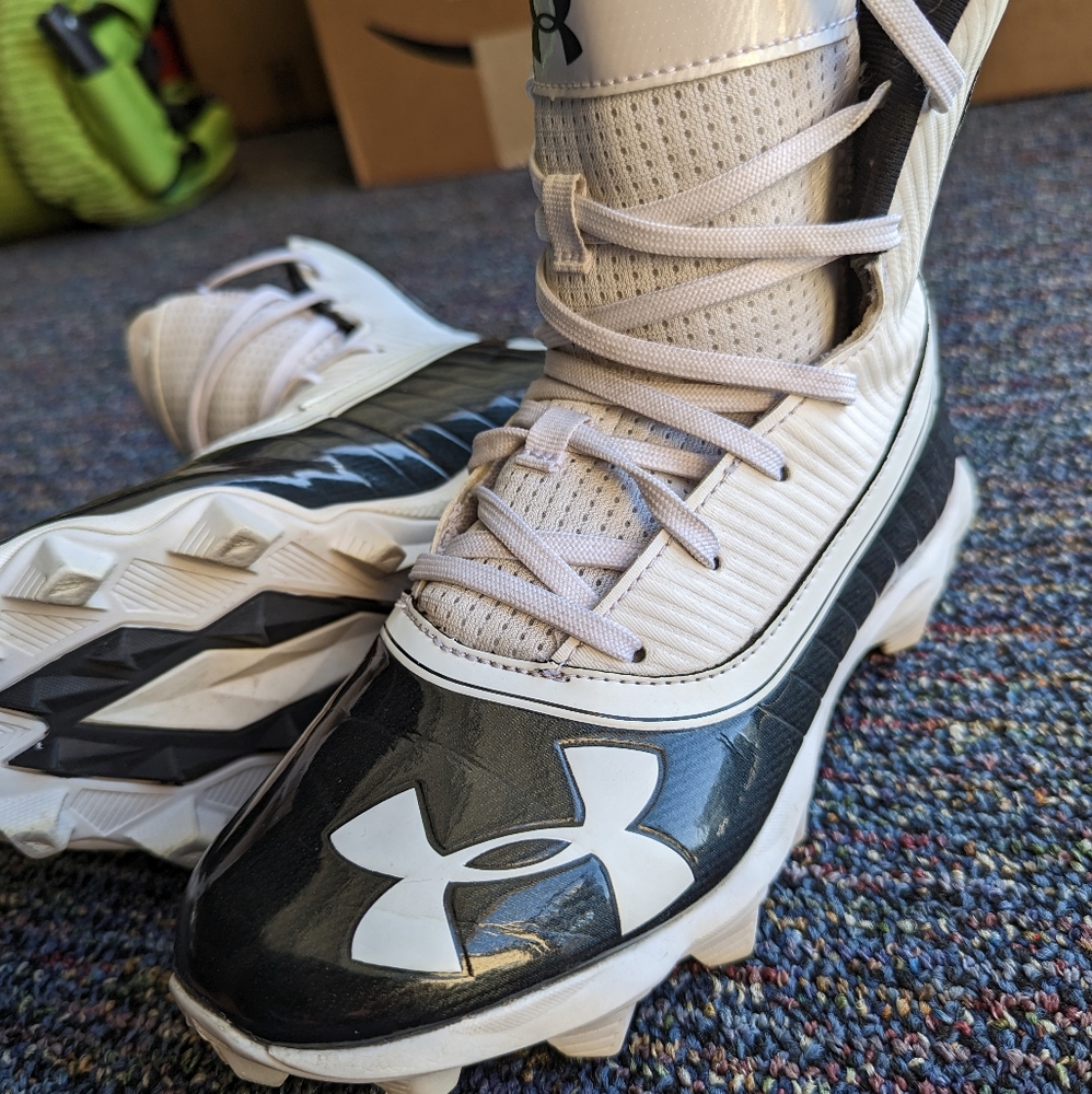Under Armour Highlight Jr Football Cleats